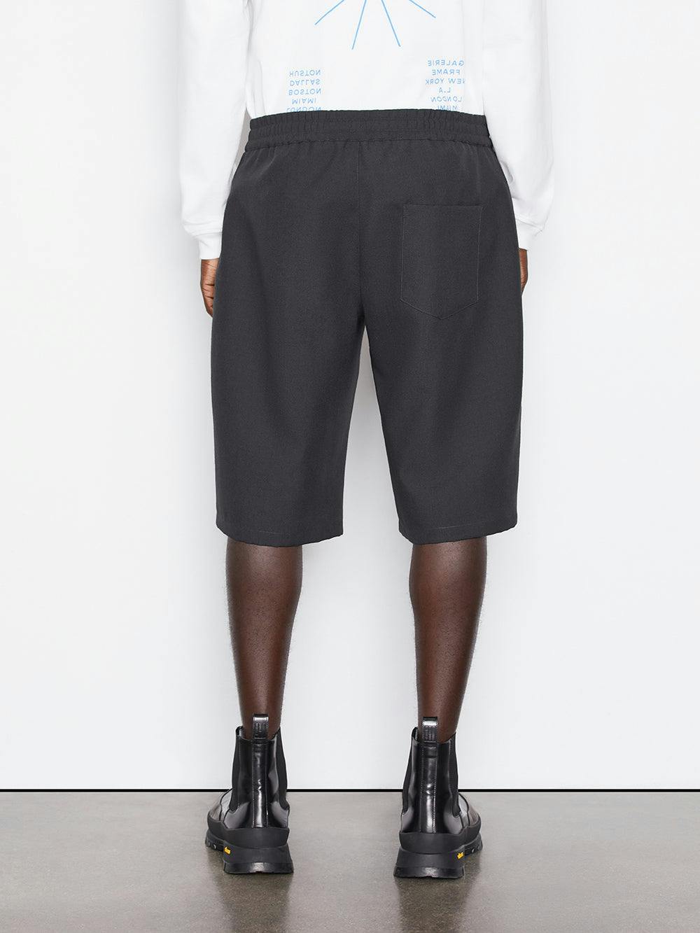 shorts back view alt:fit2